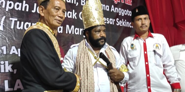 Masyarakat Lampung Nobatkan Lenis Kogoya Jadi Tuan Panglima Negara Gelar Laduk Suttan Panglimo Perdamayan