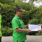 Ketua Umum DPP SBSI 1992 Abednego Panjaitan saat menerima laporan 7.000-an Petani Perkebunan Kelapa Sawit Kabupaten Kota Baru di Jakarta
