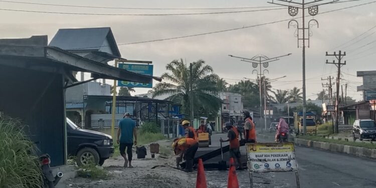 Pekerjaan Pengaspalan Jalan Lintas Subulussalam-Tapaktuan Diduga LSM KPK Nusantara Adanya Indikasi Tipikor