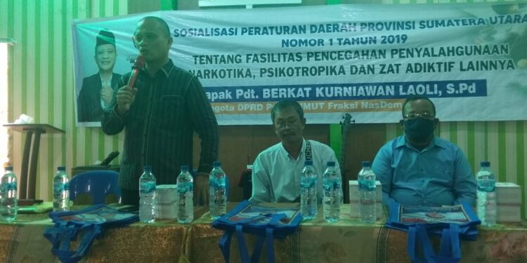 Pdt Berkat Kurniawan Laoli SPd Berbagi Tali Kasih. BantU Beras Kepada PKL dan Pengusaha Mikro di Kota Gunungsitoli