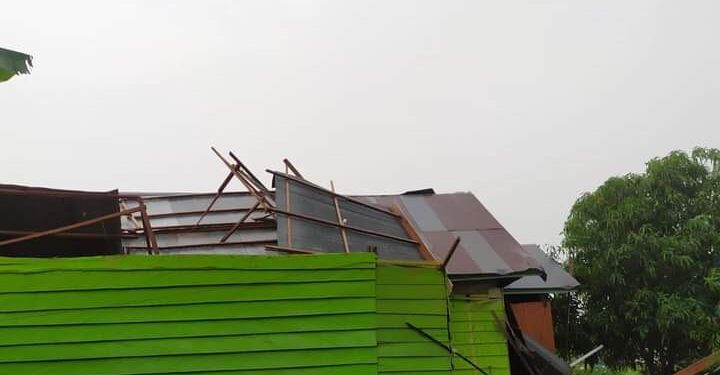 Angin Puting Beliung dan Hujan Deras Rusak 7 Rumah Warga di Kolaka