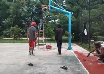 PERBAIKAN SARANA OLAH RAGA BOLA BASKET DI TAMAN BUNGA OLEH KOMUNITAS BASKET SIANTAR