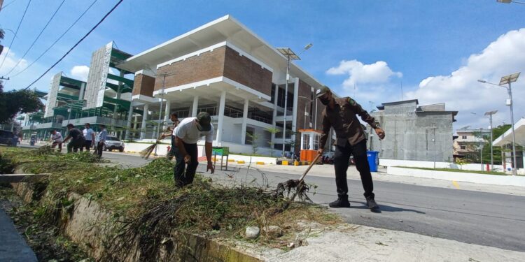 Ciptakan Pasar Bersih dan Nyaman, Pegawai PUD Pasar Mulai Gotroy Secara Berkala