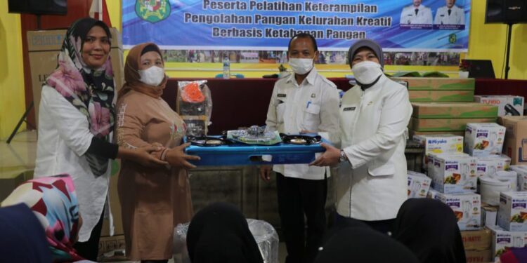 Bantu Pelaku UMKM Tingkatkan Kesejahteraan, Dinas Ketahanan Pangan Kota Medan Berikan Bantuan Sarana dan Prasarana
