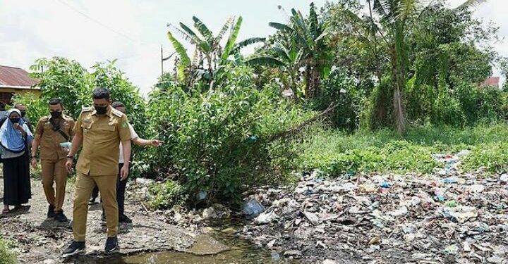 Cegah Masyarakat Buang Sampah Dimalam Hari, Jajaran Kecamatan Medan Selayang Rutin Patroli Sampah Dari Malam Hingga Subuh