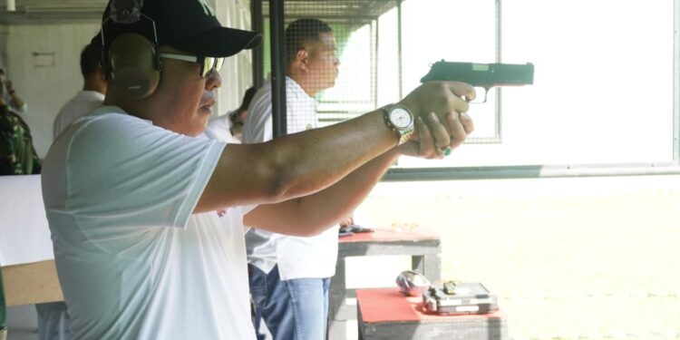 Aulia Rachman Ikuti Lomba Menembak Pistol Executive