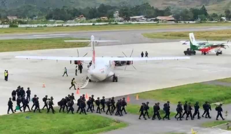 Tampak 350 personil Brimob dikirim Mabes Polri untuk antisipasi kekuarangan petugas di Polres Jayawijaya