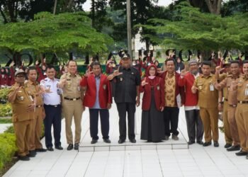 Syah Afandin Lepas 210 Mahasiswa UISU untuk KKN di Langkat