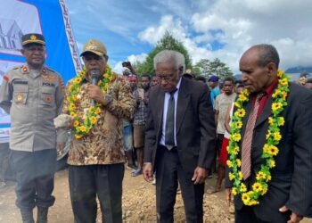 Bupati Yalimo Melakukan Peletakan Batu Pembangunan Gereja di Jemaat Nazaret Kampung Beim