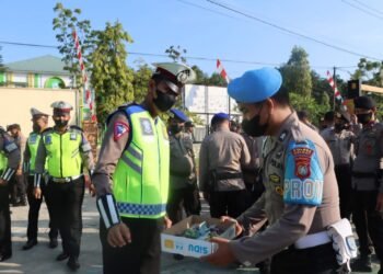 Setelah Apel Pagi Personil Polres Polman Galang Dana untuk Korban Kebakaran