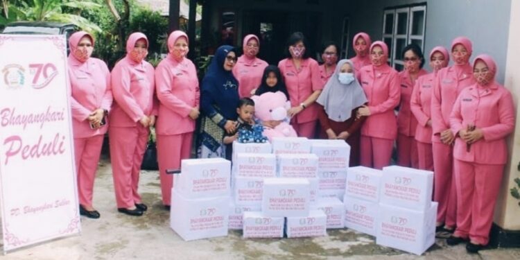 Sambut HKGB ke-70, Bhayangkari Sulbar Gelar Baksos untuk Korban Bencana Gempa