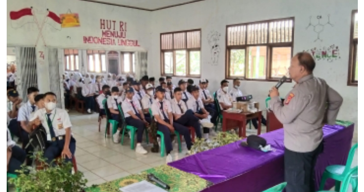 Guna Meminimalisir Penyalahgunaan Narkoba dan Kenakalan Remaja Kasat Binmas Terus Melaksanakan Penyuluhan Disekolah