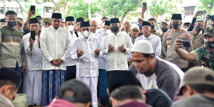 Shalat Idul Adha Di Lapangan Gajah Mada, Bobby Nasution : Indahnya Berbagi Untuk Meraih Taqwa