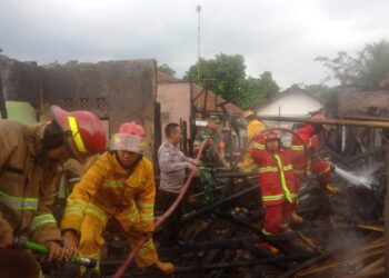 Korsleting Listrik Akibat Satu Rumah Hangus Terbakar di Jasinga Bogor