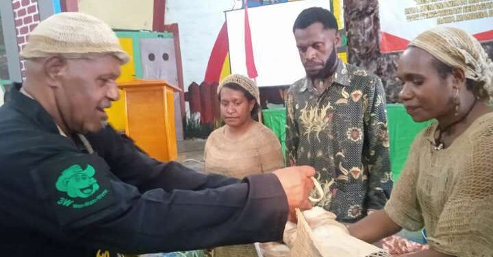 Wakil Bupati Jayawijaya Hadiri Kegiatan Musyawarah Besar Ke II Ikatan Keluarga Besar Suku Mee Wilayah Lapago