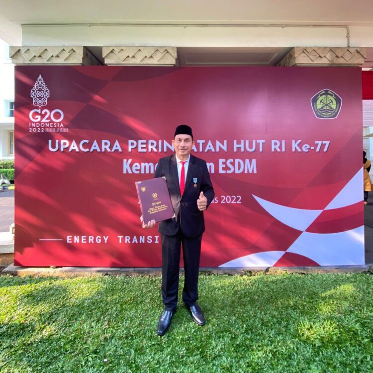 Peringatan HUT ke-77 RI, 6 Insan PLN Raih Penghargaan Satyalancana dari Presiden Jokowi