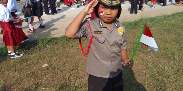 Viral Polwan Cilik Ingin Seperti Kapolres Subang Ibu Sumarni