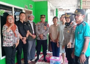 Peduli Warga Penderita Tumor, Kapolres Subang Beri Bantuan 