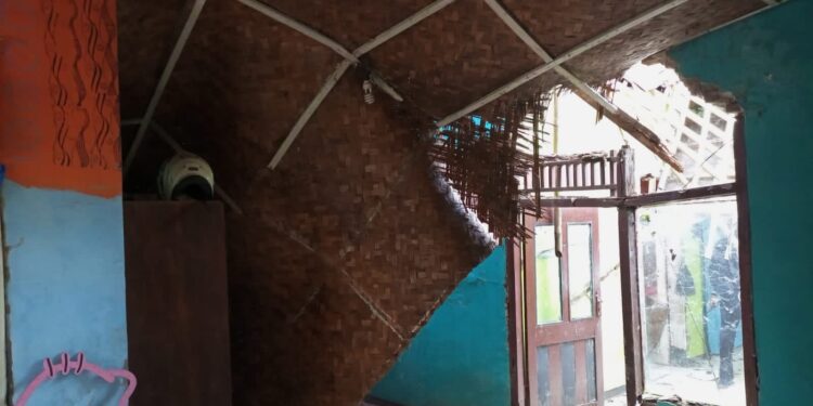 Rumah Janda Tua Hampir Ambruk, Rp25 Juta Uang Kredit Rumah Tak Kunjung Dikembalikan Pengembang