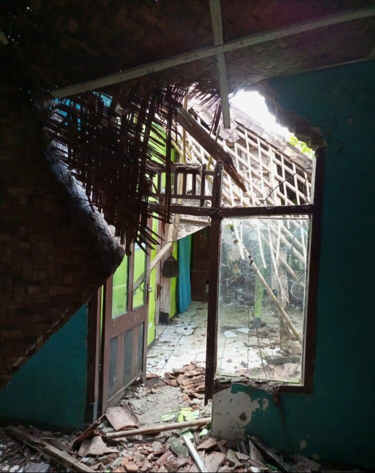 Rumah Janda Tua Hampir Ambruk, Rp25 Juta Uang Kredit Rumah Tak Kunjung Dikembalikan Pengembang