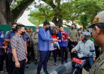 Bagikan Bendera, Bobby Nasution: Bendera Merah Putih Harus Jadi Pemersatu Semua Kalangan