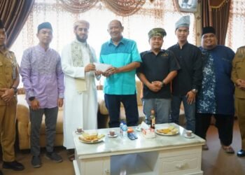 Syekh Adil Al Bahri Berikan Sorban, Syah Afandin Sedekahkan 100 Al Quran