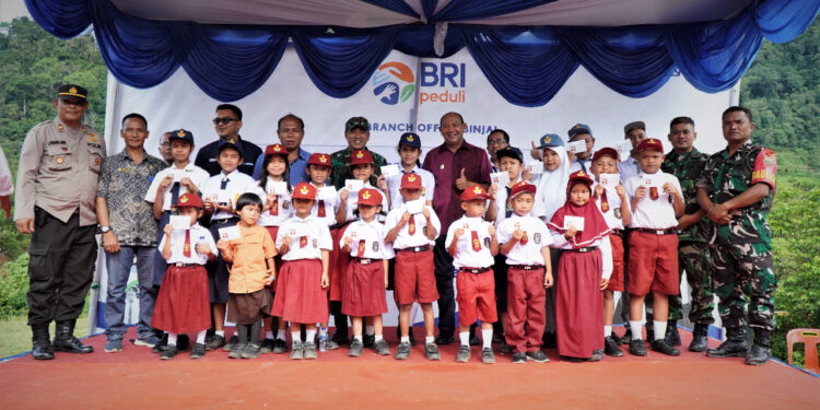 BRI Peduli Beasiswa Rp100 juta, Afandin Himbau Perusahaan Lain Salurkan CSR
