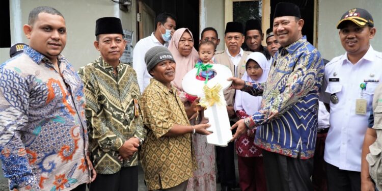 Plt Bupati Langkat Serahkan Kunci Rumah & Santuni 35 Anak Yatim di Tanjung Pura