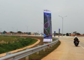 Peresmian Jalan Tol Cibitung–Cilincing seksi 2 dan 3 serta Serpong-Balaraja Seksi 1 di Gerbang Tol Gabus, Kabupaten Bekasi, Jawa Barat