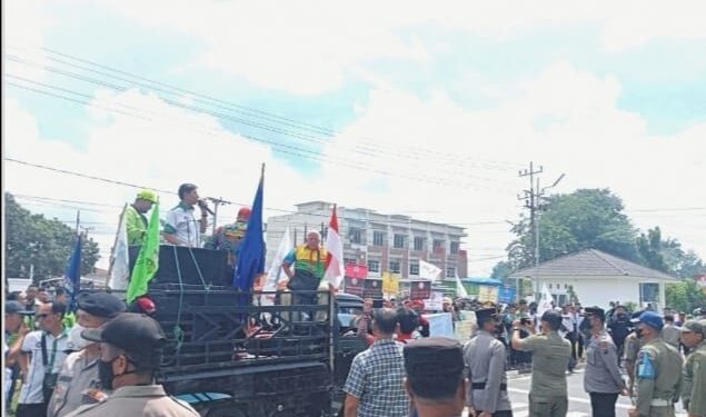 Ratusan Buruh Demo Kantor Bupati Sergai, ASPBB-SB Sampaikan 8 Tuntutan