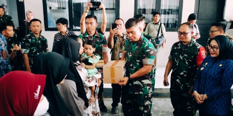 Gerakan Bapak Asuh Stunting Mamuju Dalam Rangka HUT TNI ke-77 tahun 2022