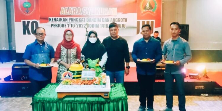 Kodim 1418/Mamuju Gelar Acara Syukuran Kenaikan Pangkat Dandim dan Anggota Periode 1 Oktober 2022