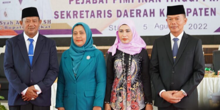 Syah Afandin Terima Penghargaan Nasional ‘Dewi Sartika Award’ dari Kemendikbud