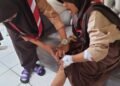 Jalan Menuju SMPN 2 Citeureup Rusak, Dua Siswi Terjatuh Saat Ingin Menuju Kesekolah.