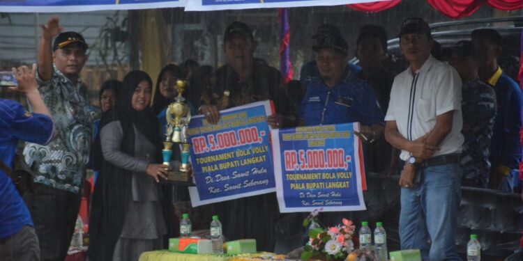 Syah Afandin Serahkan 532 Bantuan Stimulan Perumahan untuk Warga Berpenghasilan Rendah