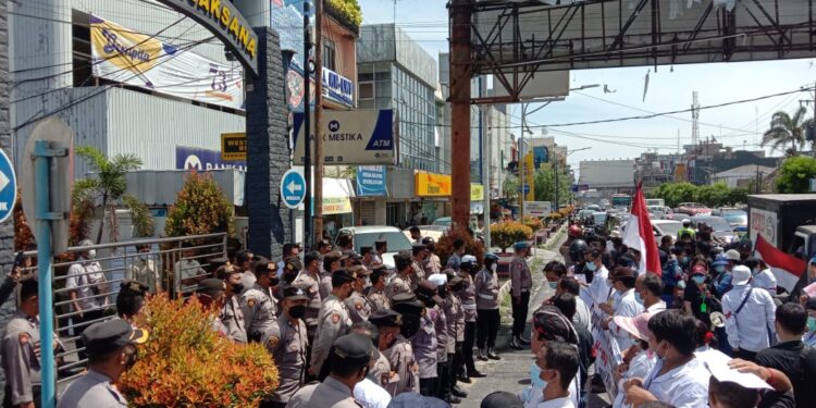 Kinerja Kejari Pematang Siantar Dipertanyakan, SPM PD PHJ dan LSM Macan Habonaron Tuntut Tindaklanjut Laporan Mereka