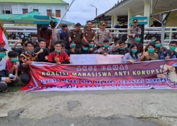 KMAK Gelar Aksi, Desak Kejari Nisel Tuntaskan Dugaan Korupsi Dana BOS