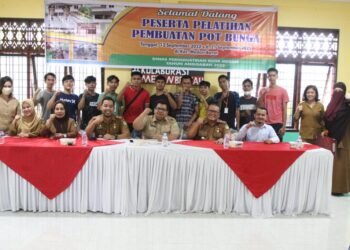 Dinas Perindustrian Gelar Pelatihan Pembuatan Pot Bunga di Kelurahan Sei Agul