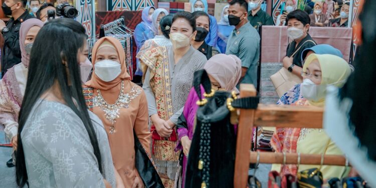 Pameran Kriyanusa 2022 Resmi Dibuka, Stand Dekranasda Kota Medan Ramai Dikunjungi