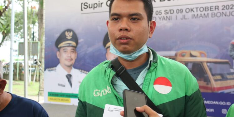 Pemko Medan Serahkan Bantuan Sosial Kepada 17.229 Orang Pengemudi Ojol, Betor, dan Angkot. Bobby Nasution : Gunakan Uangnya Untuk Kebutuhan Keluarga, Anak dan Istri