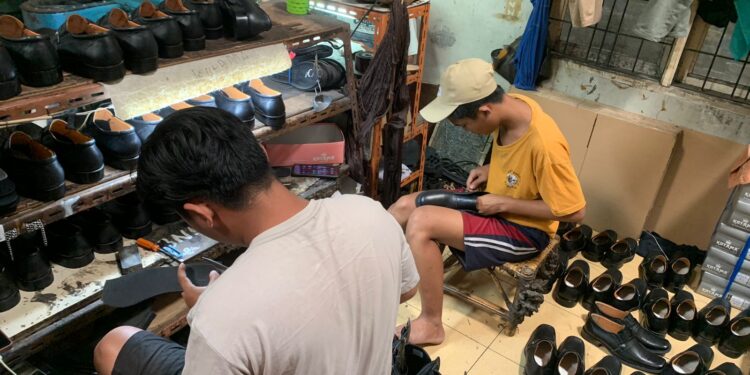 UMKM Naik Kelas Mulai Terwujud Pesanan Sepatu Semakin Meningkat