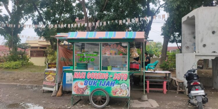 Ubah TPS Yang Dulunya Jorok, Bau Serta Kumuh Jadi Taman & Warung