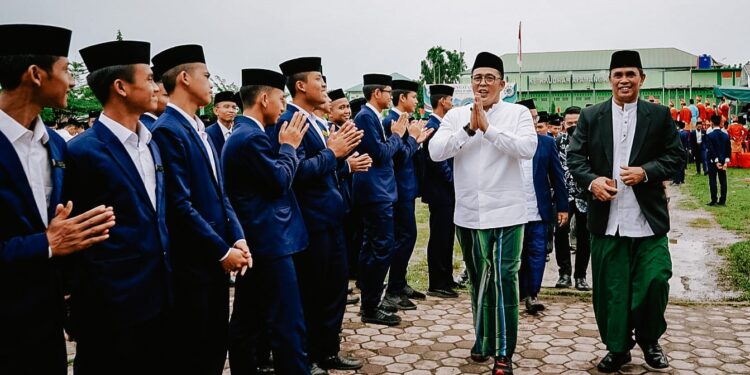 Inspektur Upacara Hari Santri Nasional 2022 Kota Medan, Aulia Rachman : Peran Santri Harus Terus Ditingkatkan
