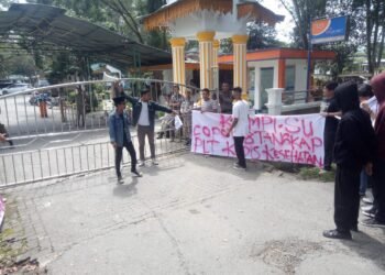 Protes Jabatan Pelaksana Tugas Terlalu Lama, KOMPI Sumut Seruduk Kantor Dinkes