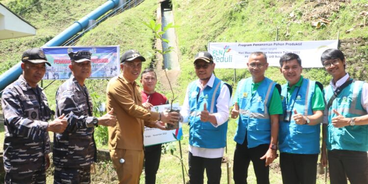 Jaga Kelestarian Alam, PLN Tanam 18.500 Pohon Mangrove dan 16.500 Pohon Produktif Tersebar di 3 Provinsi