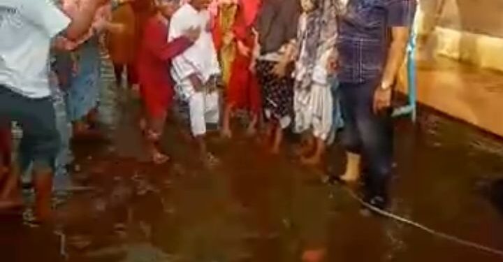 Tanggul Jebol Tahun 2021 Lalu, Kepala Desa Percut Ashari Syah, S.Ag, Melihat Kondisi Warga yang LanggananTerkena Banjir ROB Paling Parah di Dusun XVIII