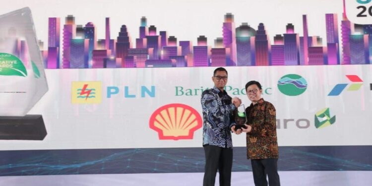 Miliki Komitmen dan Leadership Kuat Untuk Transisi Energi, PLN Raih Green Initiative Awards 2022
