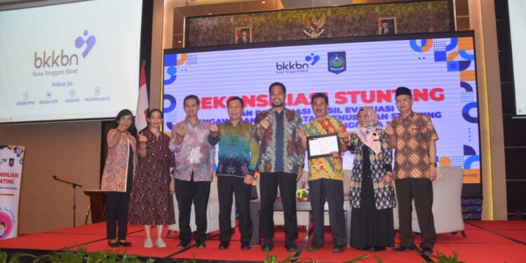 Komitmen Turunkan Stunting Pemkab Lombok Utara Raih Piagam dari BKKBN