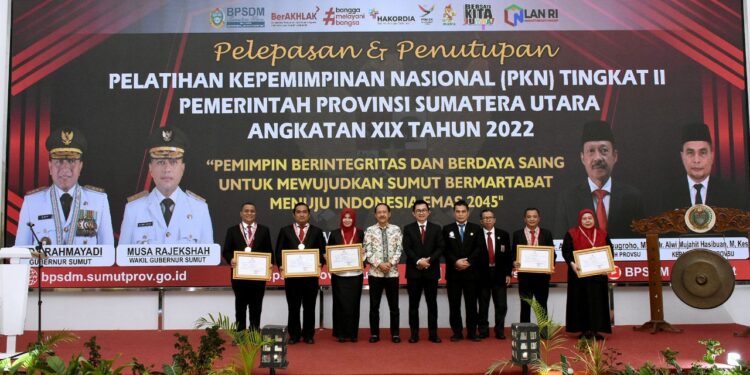 Sebanyak 10 Pejabat Eselon II Pemko Medan Selesai Mengikuti PKN Tk II Tahun 2022, Asmum : Implementasikan Apa Yang Sudah Diperbuat Dalam Projek Perubahan