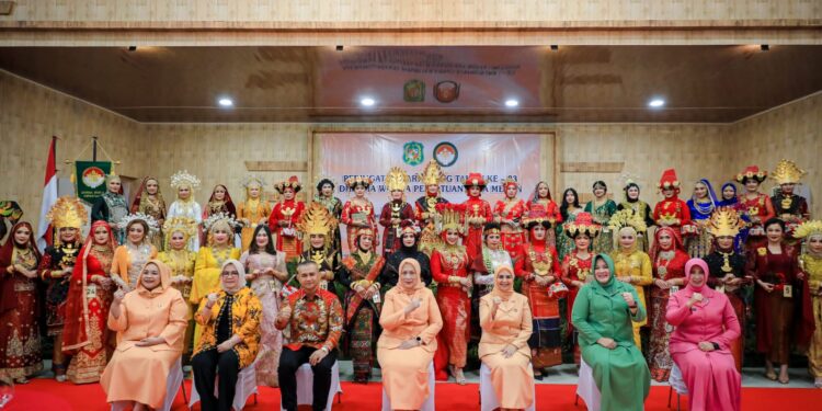 Fashion Show Multietnis Meriahkan Peringatan HUT ke-23 Dharma Wanita Persatuan Kota Medan